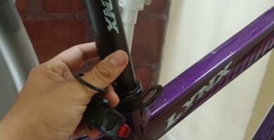 ¿Cómo instalar luces recargables en la bici?