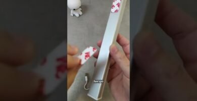 como revisar el estado de carga de tu luz recargable en luces con clip magnético