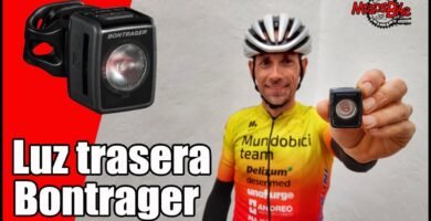 luces traseras con modos intermitentes para ciclistas que pedalean de noche