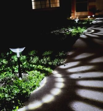 como cuidar tu luz trasera durante rutas largas en luces con panel solar