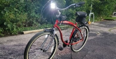 luces LED blancas para ciclismo urbano para personas que hacen delivery en bici