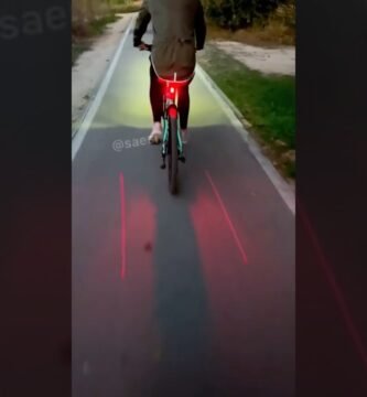 ¿Qué ciclistas usan ya luces con sensor de movimiento para bici en sus recorridos diarios?