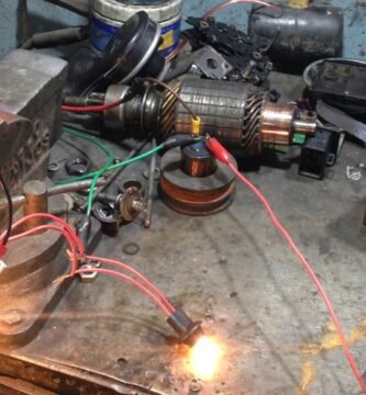 Cómo combinar luces traseras intermitentes con otros elementos de seguridad