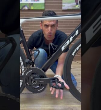 como mejorar tu visibilidad lateral al pedalear de noche en vias compartidas con vehiculos grandes