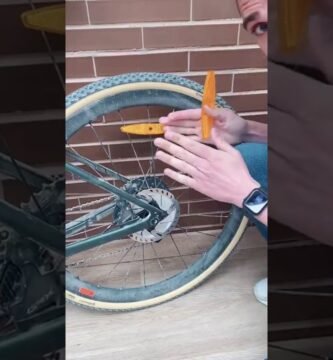 Cómo instalar correctamente casco con luces integradas en tu bicicleta
